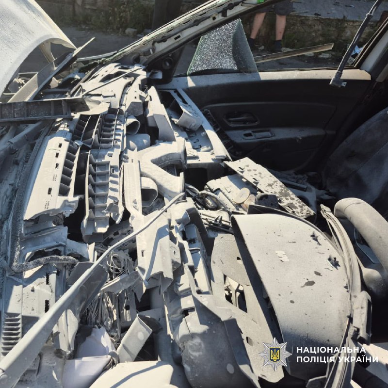 Пошкоджений службовий автомобіль після атаки дрона