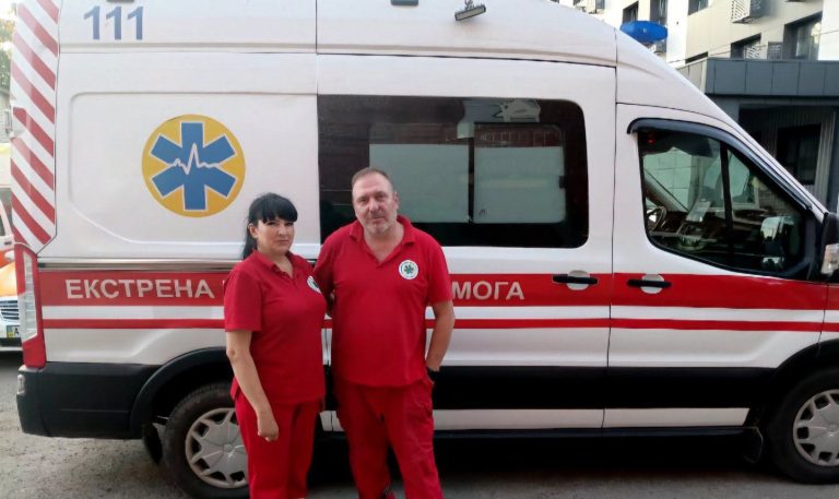 У Харківській області бригада швидкої допомоги врятувала пенсіонерку