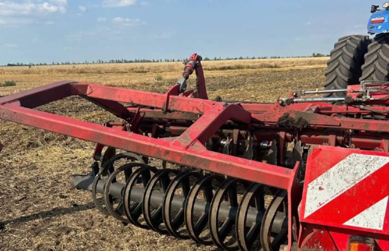 У Харківській області тракторист отримав поранення внаслідок підриву на вибуховому пристрої