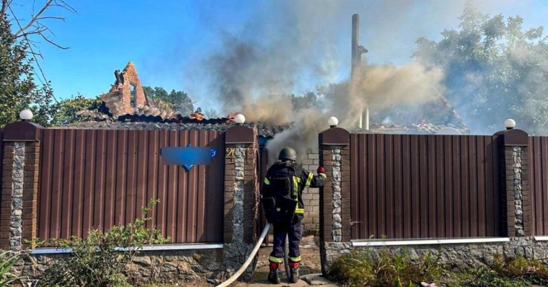 У Харківській області російський безпілотник спричинив підпал житлового будинку