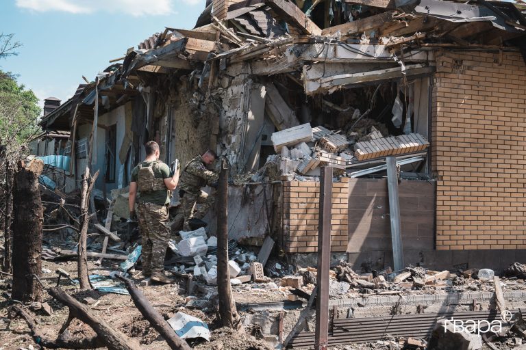 Світлини з місць влучань російських «Бандеролей» у Харкові