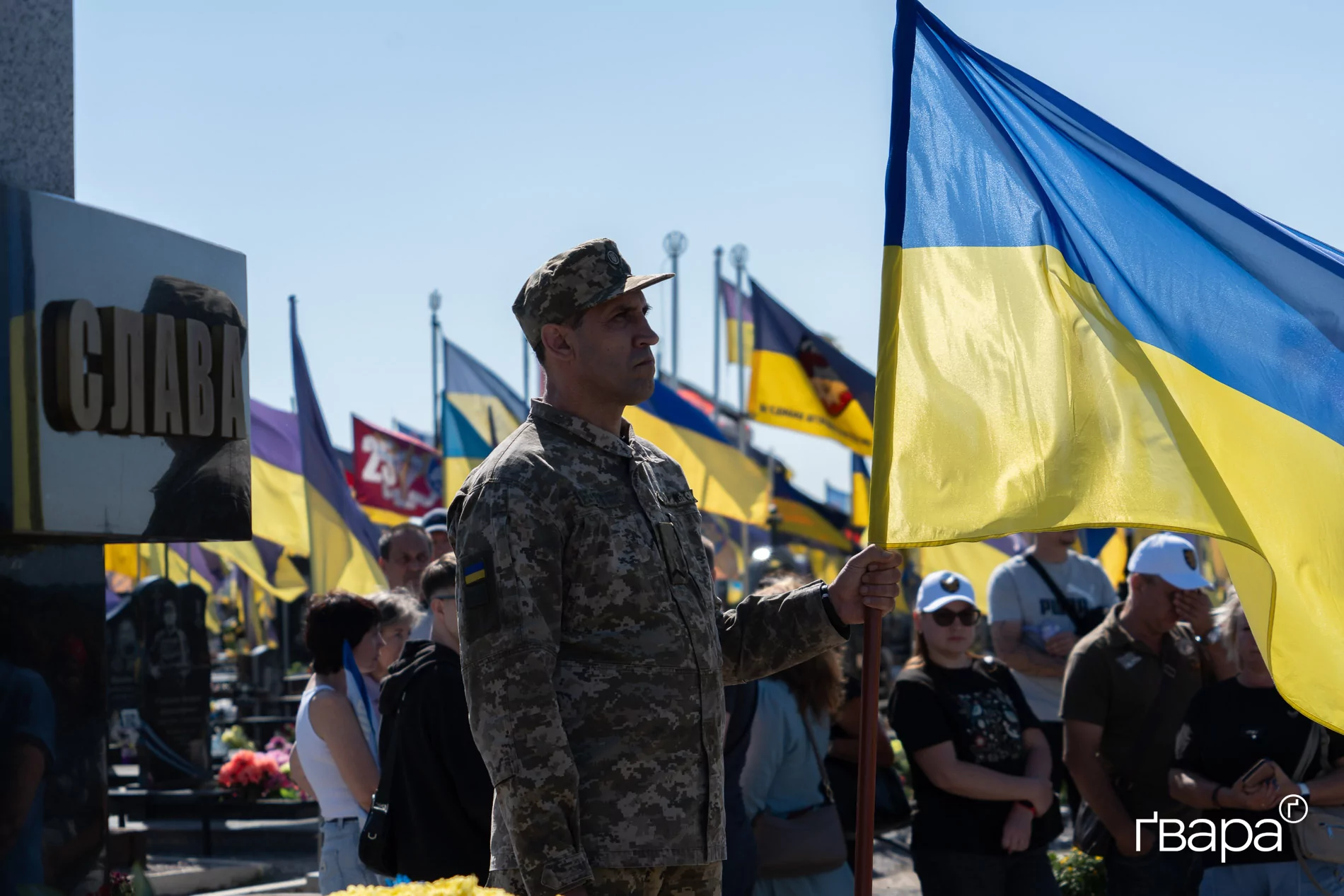 зображення до посту: У Харкові пройшов автопробіг до Дня памʼяті загиблих захисників та захисниць — фото