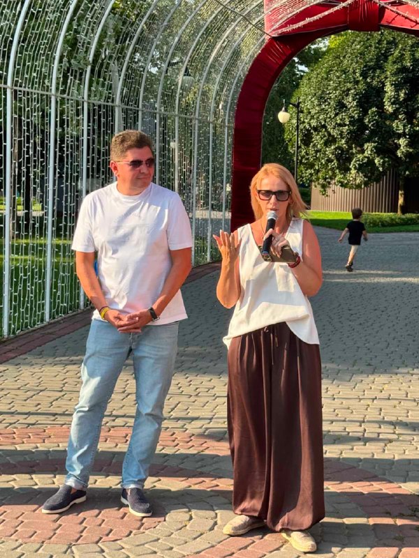 Гід розповідає про архітектуру