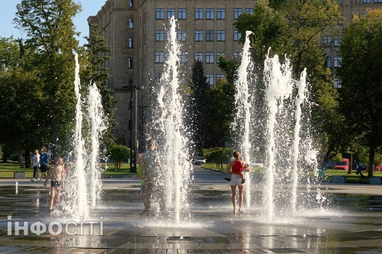 Літній день у зелених парках Харкова