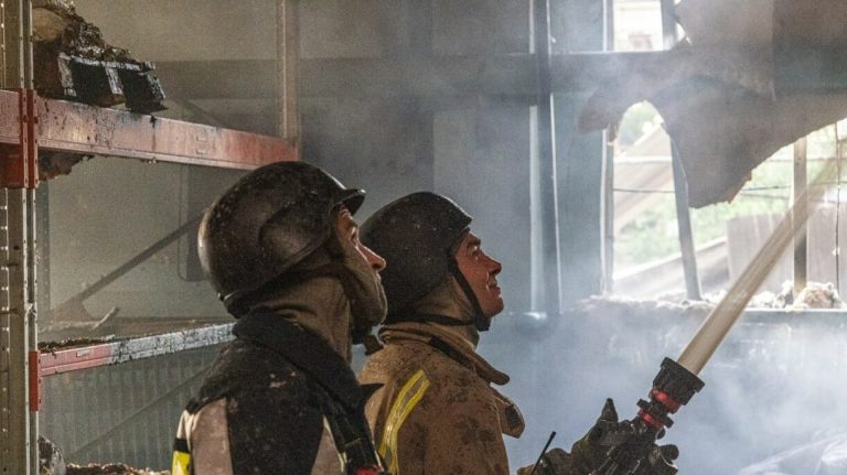 На Харківщині під час усунення наслідків обстрілу постраждав рятувальник