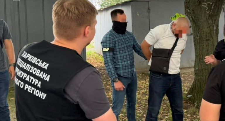 У Харкові майору ВСП оголосили підозру в отриманні 10 тисяч доларів хабара