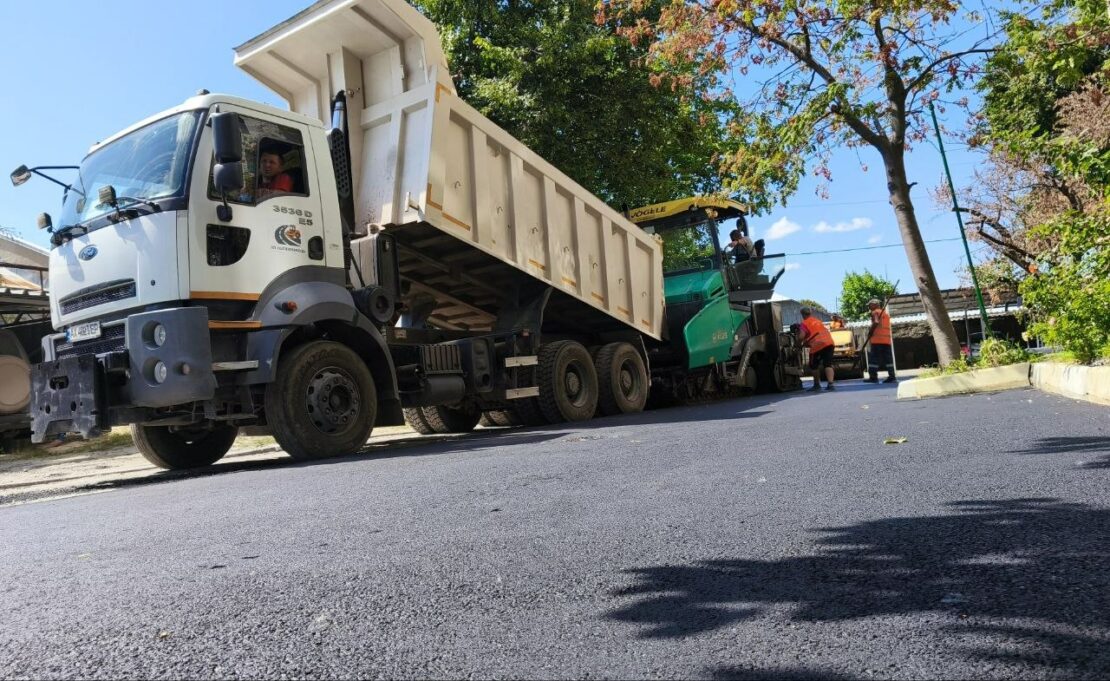 Задіяна техніка під час відновлення дорожнього покриття
