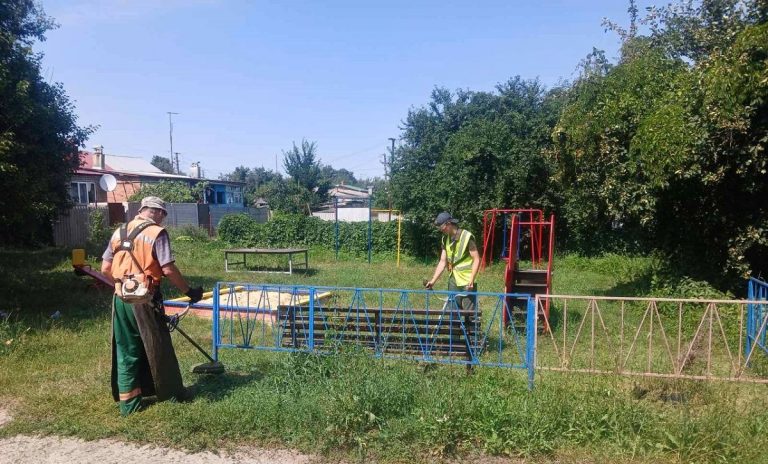Комунальні служби впорядковують приватну забудову в Харкові