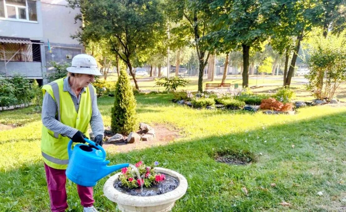 У Харкові наводять лад на прибудинкових територіях (фото)