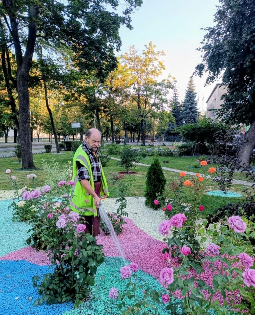 У Харкові наводять лад на прибудинкових територіях (фото)