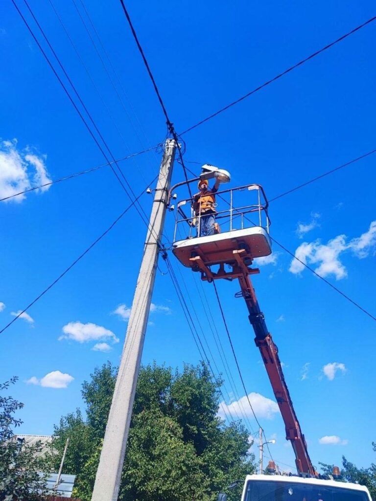 Роботи з впорядкування вуличного освітлення у Харкові