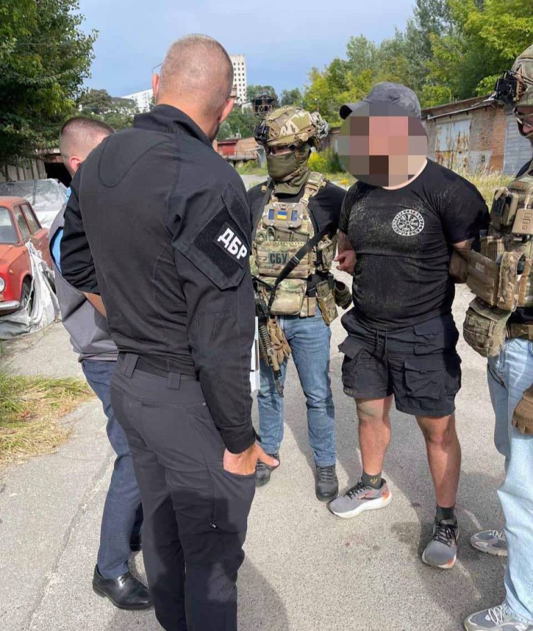 У Харкові військовослужбовця підозрюють у нелегальному збуті зброї