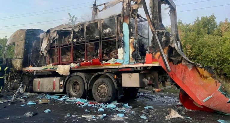 У Харківській області російський безпілотник влучив у вантажівку пошти — поранена людина