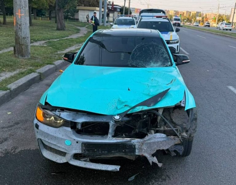 У Слобідському районі Харкова 18-річний керманич BMW смертельно травмував чоловіка