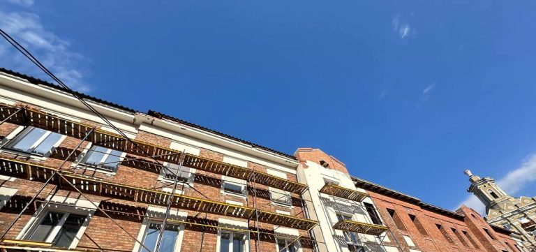 У Харкові відновлення будинку вартістю понад 300 млн довірили компанії, яка раніше фігурувала в закупівлях із завищеними цінами