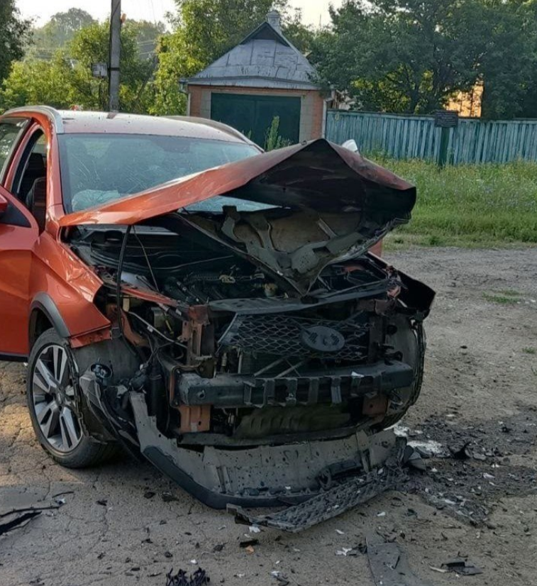 На Харківщині російські війська двічі атакували цивільні автомобілі FPV-дронами