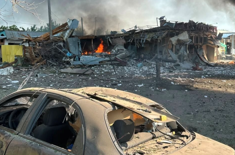 Обстріл у Печенігах на Харківщині: загинуло 10 людей — оновлюється