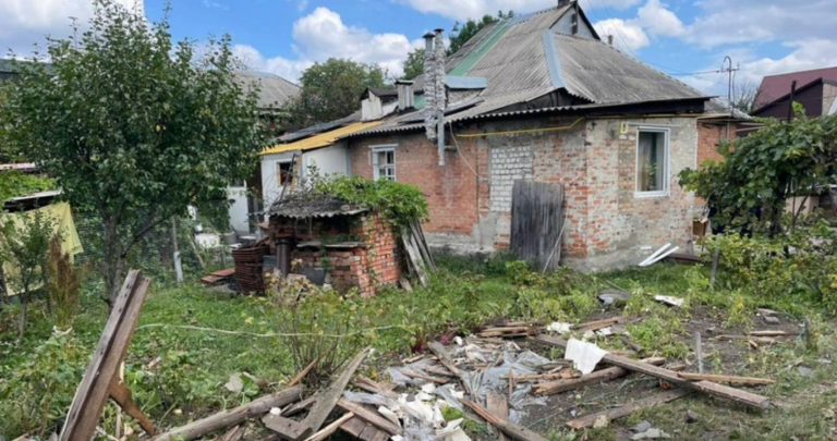 Ворожий дрон уразив Слобідський район — є постраждалі