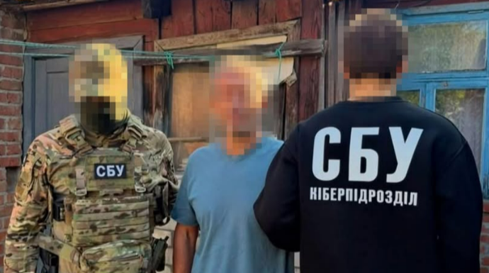 Ймовірного інформатора РФ, який стежив за військовими, затримали в Харкові