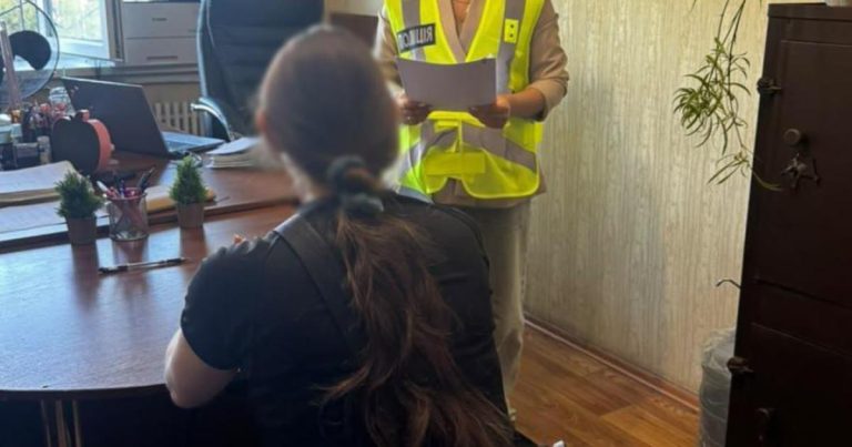 У Харкові жінка продавала препарати, якими мала лікувати свою залежність