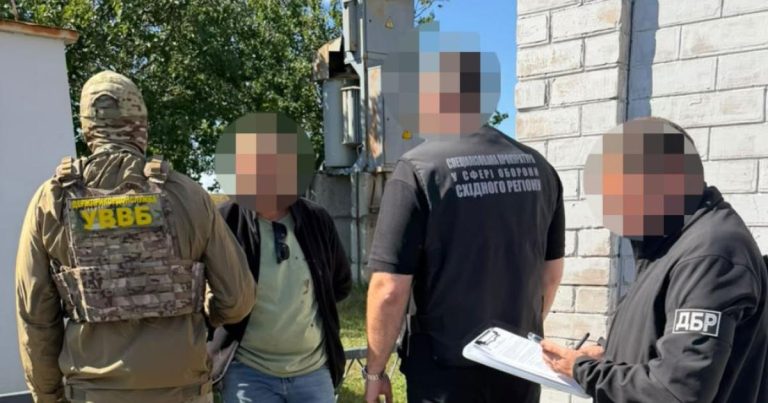 Харківський прикордонник вимагав у колеги 15 тисяч доларів за пропуск до ЄС