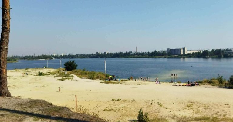 Харків’ян закликають долучитися до прибирання пляжу разом із волонтерами