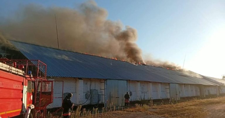 У Харкові окупанти атакували автомобіль, в області — удари по складах