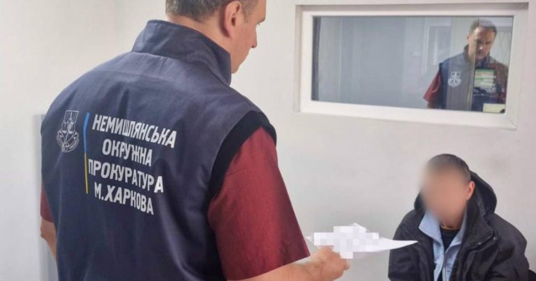 У Харкові на вечірці гість поранив господаря ножицями, а потім сім разів вдарив його ножем