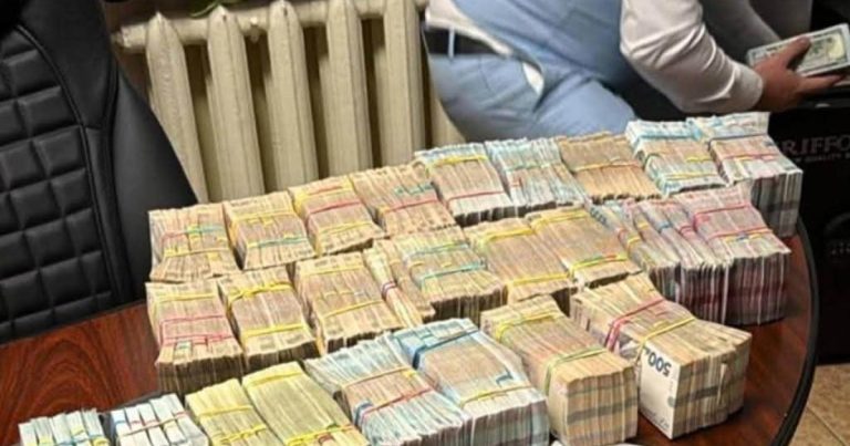 У Харкові правоохоронці провели обшук у масштабному конвертаційному центрі