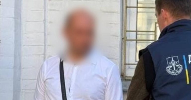 У Харкові затримали чиновника за отримання хабара