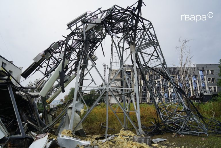 Фото: нічні обстріли Ізюма росіянами та їхні наслідки