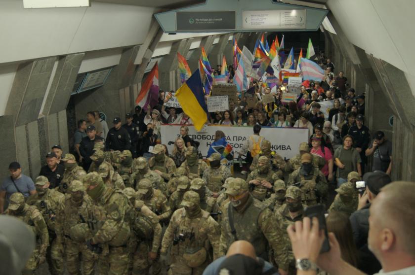 Посилена безпека та початок ходи
