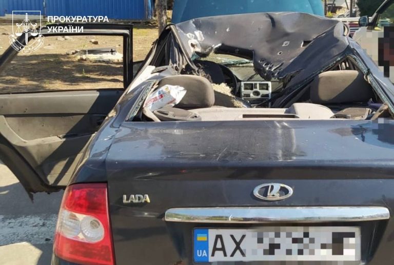 На Харківщині ворожий безпілотник влучив в автомобіль: є потерпілий