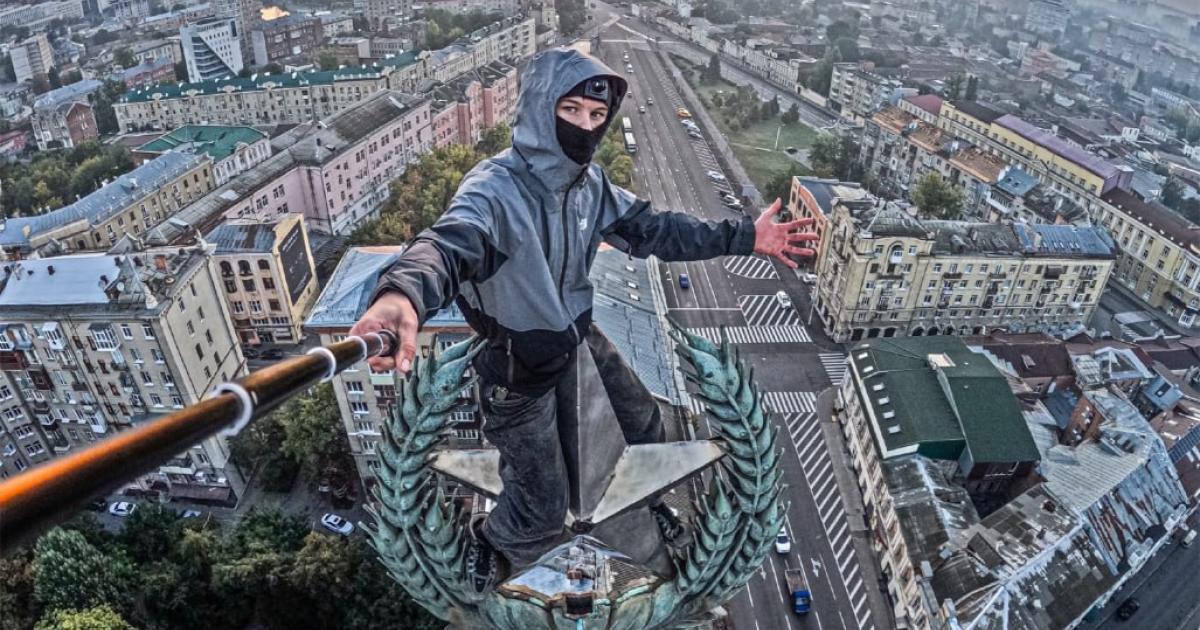 Харківський руфер підкорив шпилевий будинок