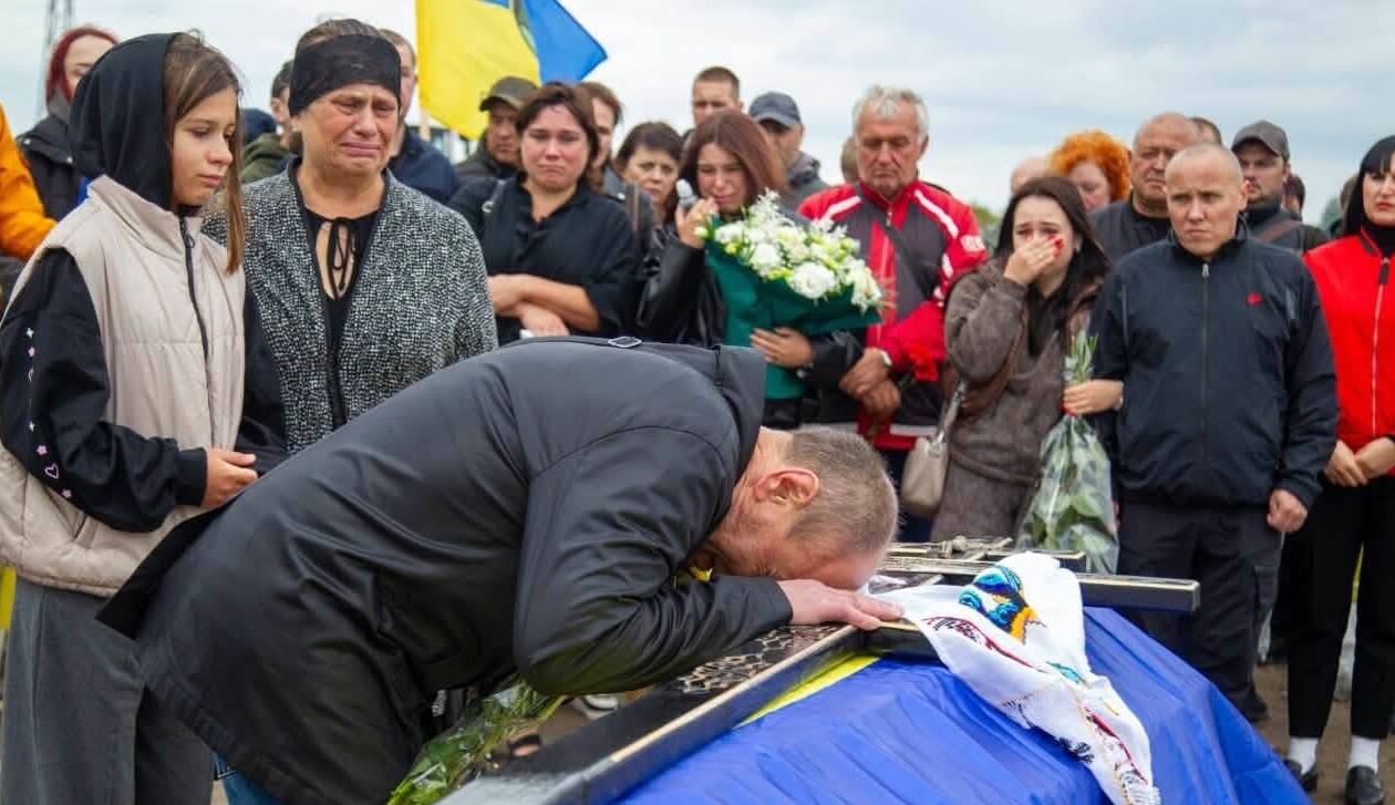 На Алеї Слави в Харкові перепоховали захисника з Куп’янська Артура Венцкевича