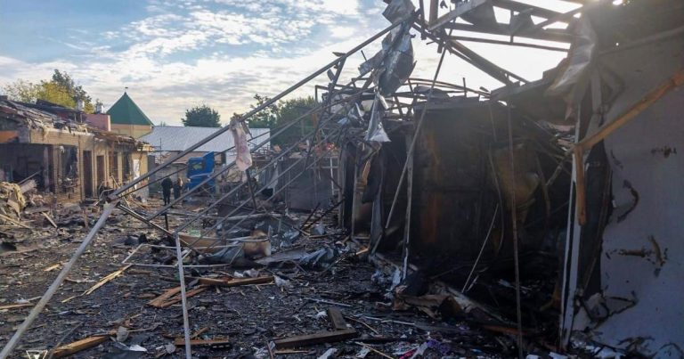 По центральному ринку Ізюма вдарили з РСЗВ