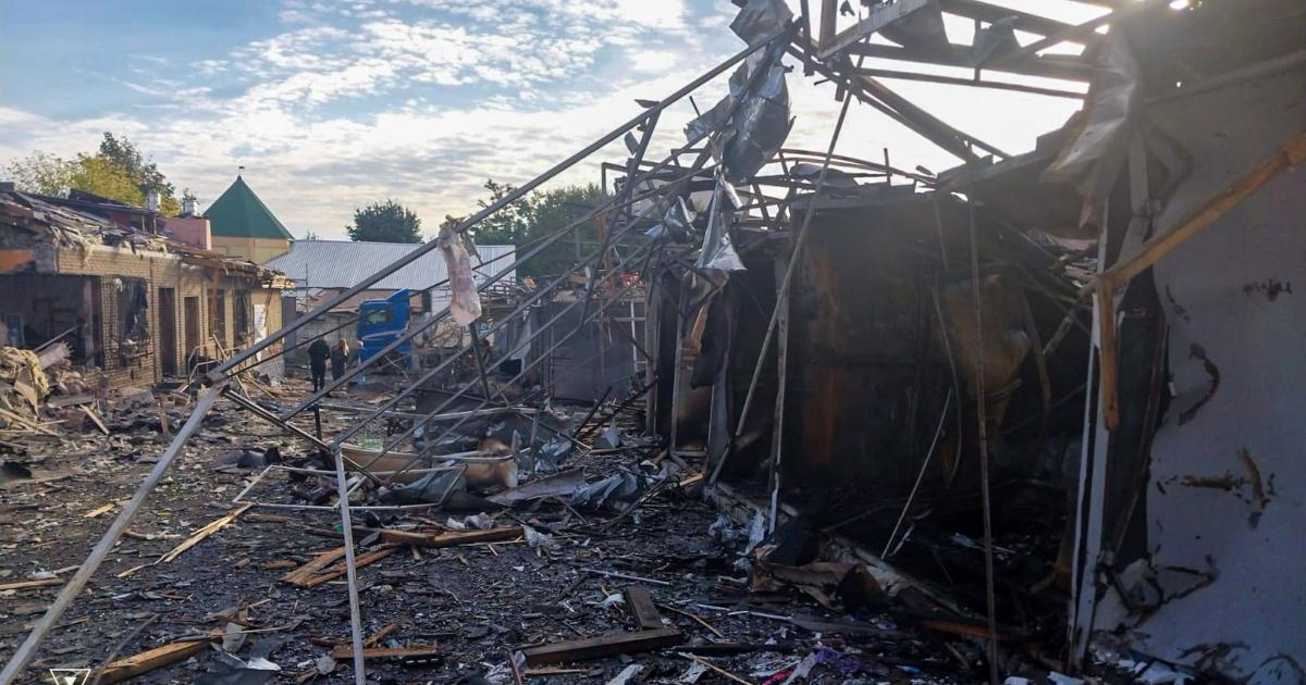 По центральному ринку Ізюма вдарили з РСЗВ