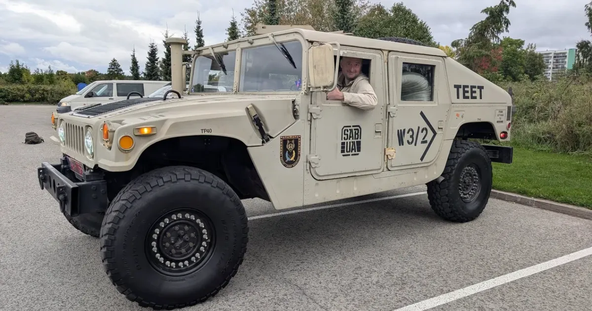 Польща затримала на кордоні Humvee, яке естонські волонтери везли для харківських військових