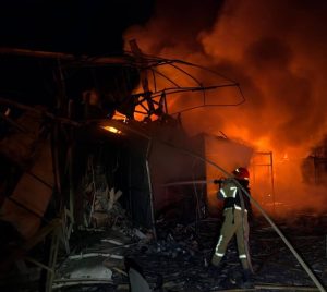 В Ізюмі обстріл пошкодив ринок — двоє постраждалих