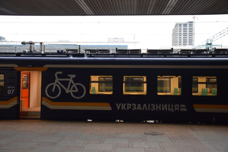 З Лозової відновлюють курсування потягів до Києва та Львова