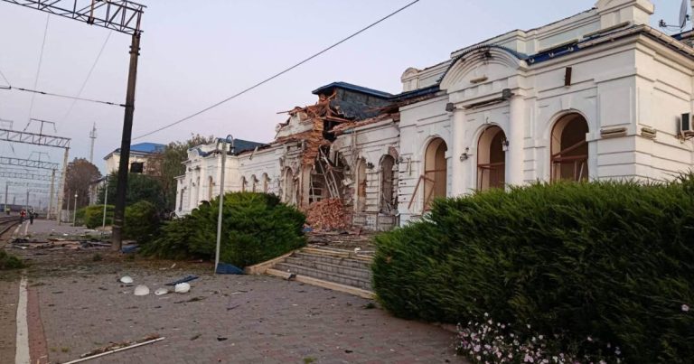 Росія завдала удару по залізничному вокзалу на Харківщині