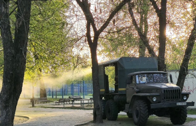 Харківські зелені насадження обробляють для захисту від шкідників