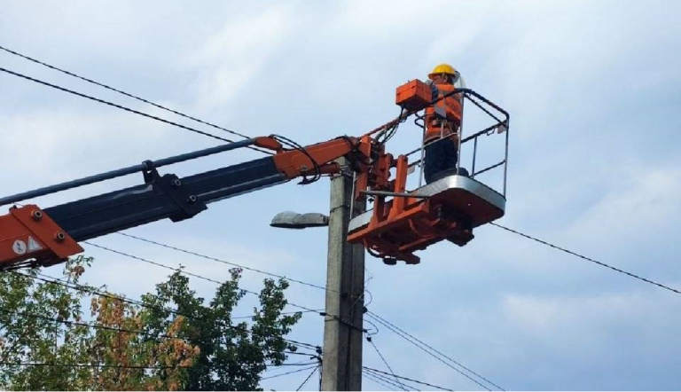 Харків приводить у порядок вуличне освітлення