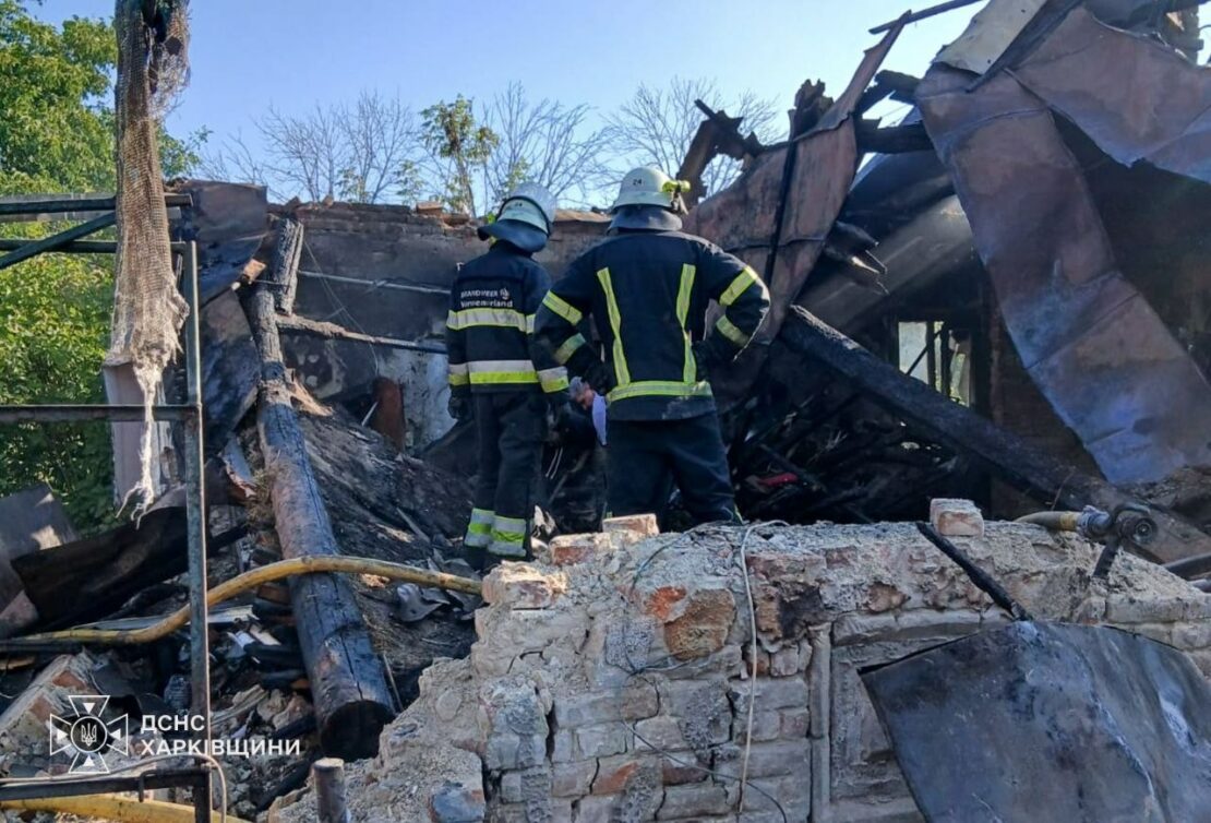 Розчищення завалів рятувальниками