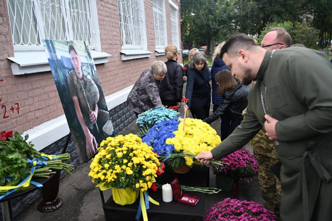 фото з церемонії вшанування пам'яті