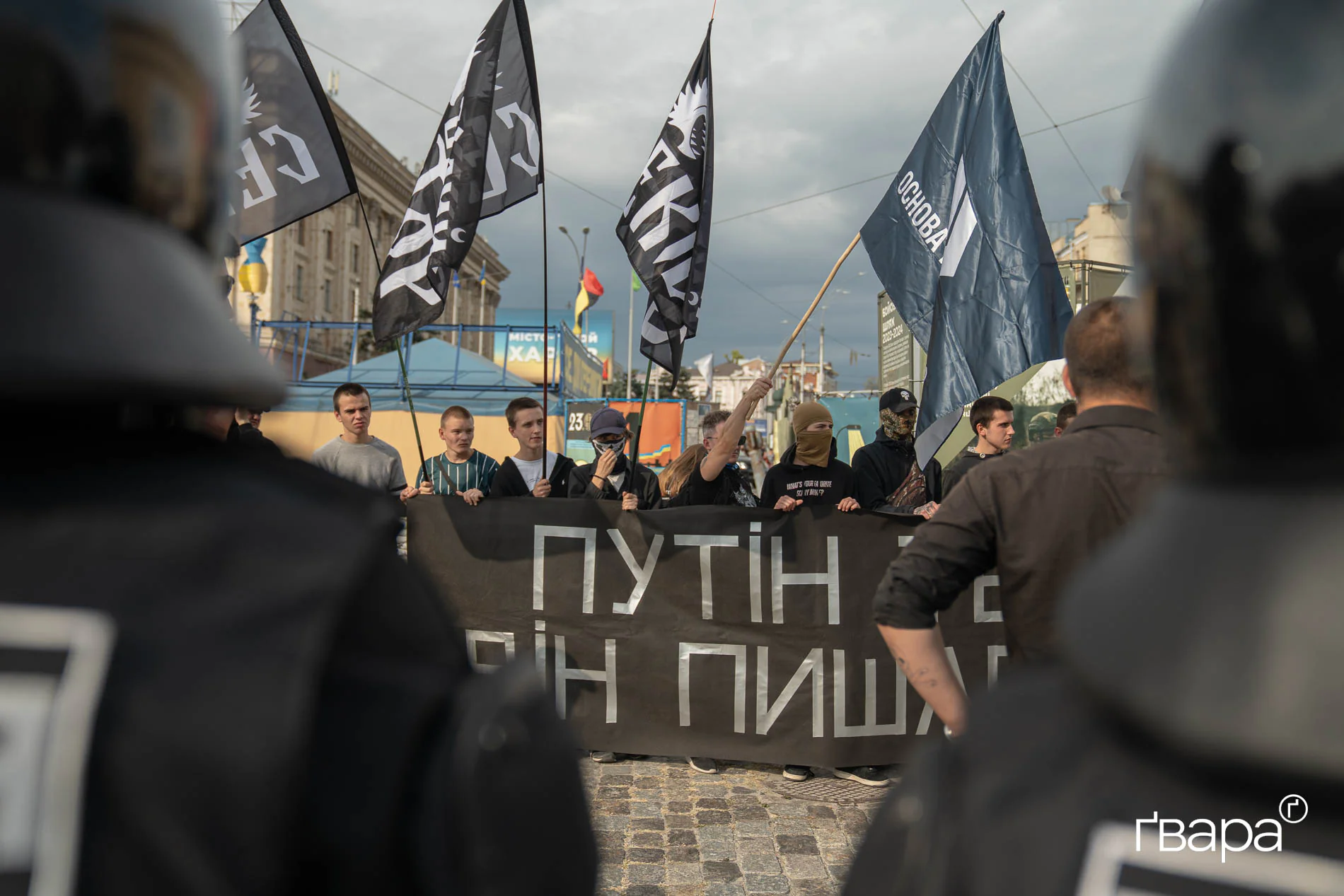 зображення до посту: Хода в метро, спалений прапор та напад на команду: як пройшов фестиваль ХарківПрайд
