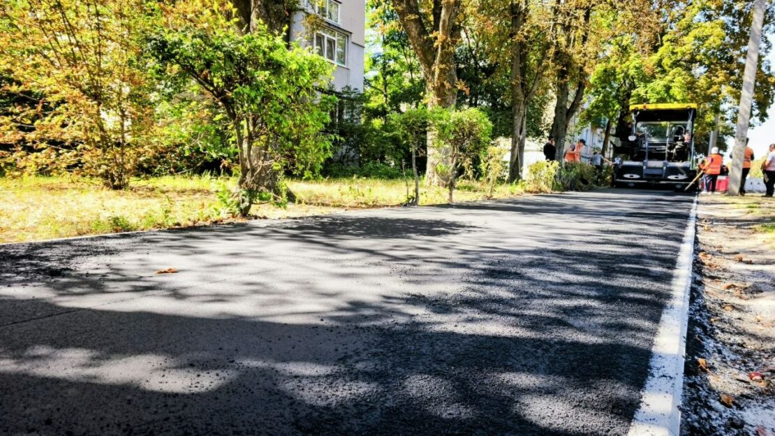 Відновлений тротуар — фото