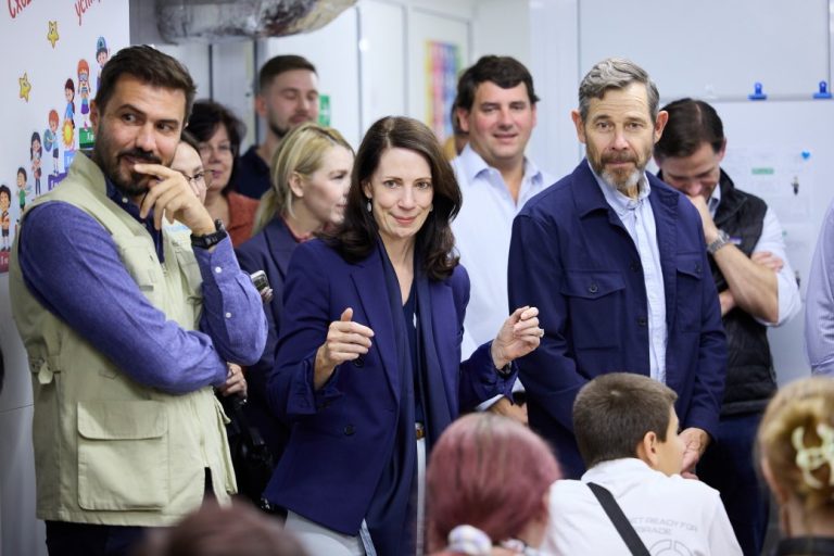 Американські сенатори відвідали Харків і ознайомилися з роботою метрошколи — «Інфосіті»