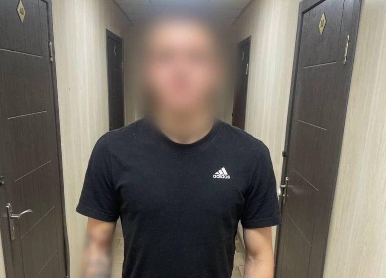 У Харкові повідомили про підозру молодику, який напав на поліцейського та медиків