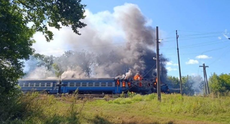 Дві жінки загинули внаслідок нападу РФ на потяг до Люботина